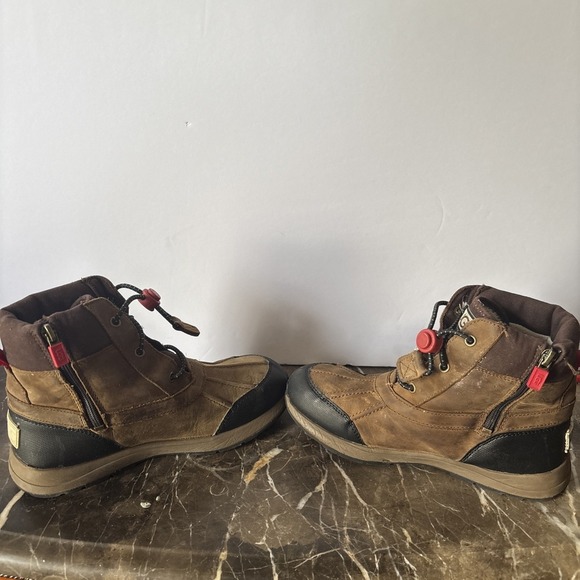 UGG KIDS TURLOCK LEATHER WEATHER‎ WALNUT WATERPROOF SNOW BOOTS SIZE 4 - Picture 1 of 5